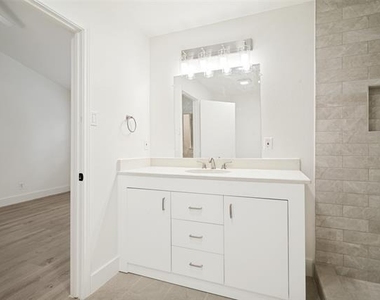 4211 Prescott Avenue - Photo Thumbnail 9