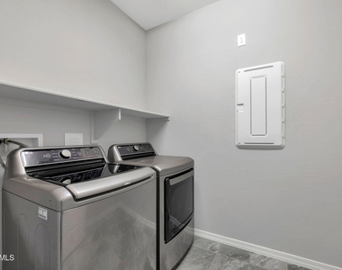 5819 N 88th Lane - Photo Thumbnail 4