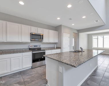 5819 N 88th Lane - Photo Thumbnail 11