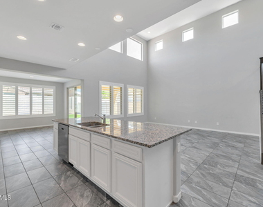 5819 N 88th Lane - Photo Thumbnail 12