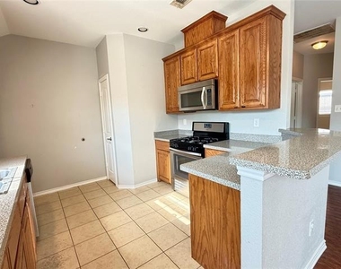 412 Windridge Drive - Photo Thumbnail 7