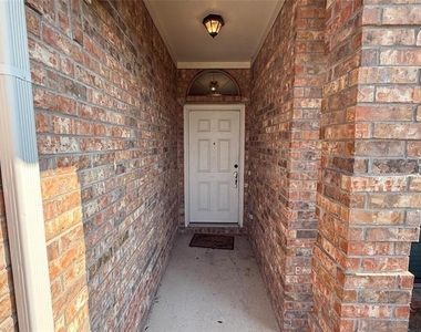 412 Windridge Drive - Photo Thumbnail 3