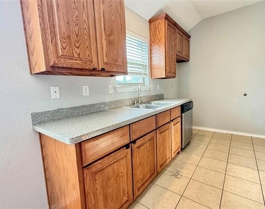 412 Windridge Drive - Photo Thumbnail 6
