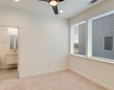 1515 S Akard Street - Photo Thumbnail 13