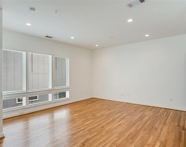 1515 S Akard Street - Photo Thumbnail 10