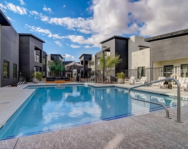 9160 N 67th Avenue - Photo Thumbnail 22