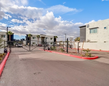 9160 N 67th Avenue - Photo Thumbnail 27