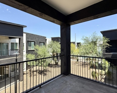 9160 N 67th Avenue - Photo Thumbnail 16