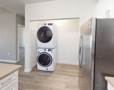 9160 N 67th Avenue - Photo Thumbnail 15
