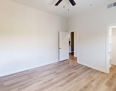 9160 N 67th Avenue - Photo Thumbnail 9