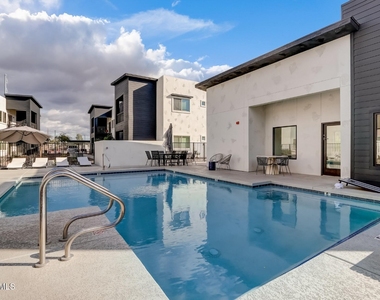 9160 N 67th Avenue - Photo Thumbnail 20