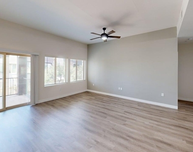 9160 N 67th Avenue - Photo Thumbnail 6