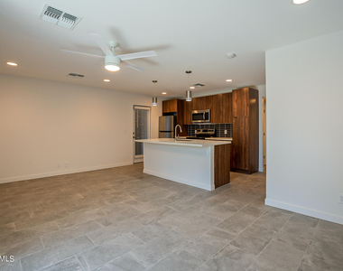 6227 N 13th Place - Photo Thumbnail 3