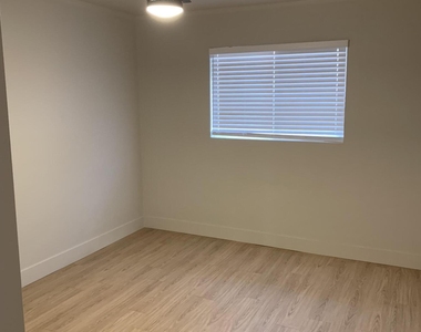 2309 N Dayton Street - Photo Thumbnail 17