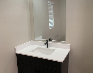 2309 N Dayton Street - Photo Thumbnail 14