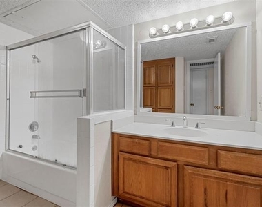 15221 Berry Trail - Photo Thumbnail 13