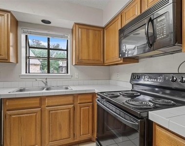 15221 Berry Trail - Photo Thumbnail 6