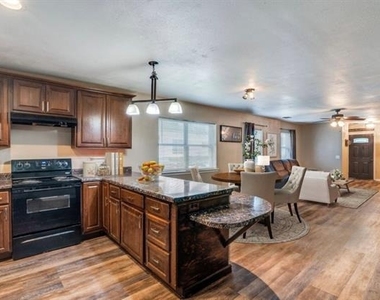 309 Emma Jane Street - Photo Thumbnail 3