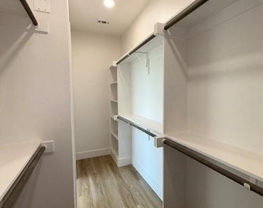 5506 Mesa Circle - Photo Thumbnail 10