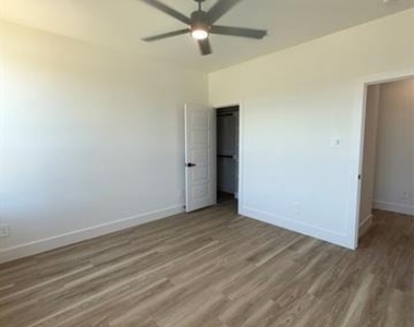 5506 Mesa Circle - Photo Thumbnail 14