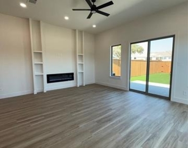 5506 Mesa Circle - Photo Thumbnail 5