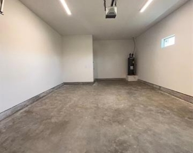5506 Mesa Circle - Photo Thumbnail 4