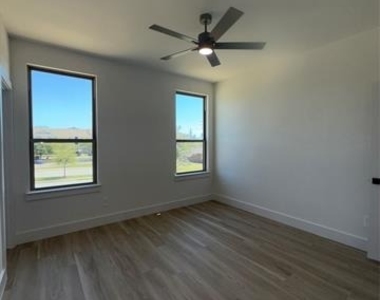 5506 Mesa Circle - Photo Thumbnail 11