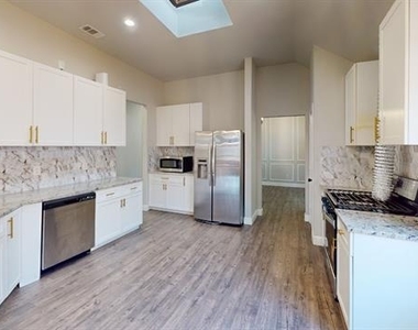 3312 Woodberry Lane - Photo Thumbnail 2