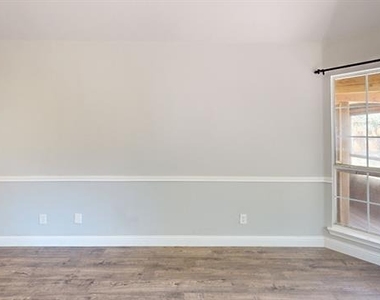 3312 Woodberry Lane - Photo Thumbnail 5