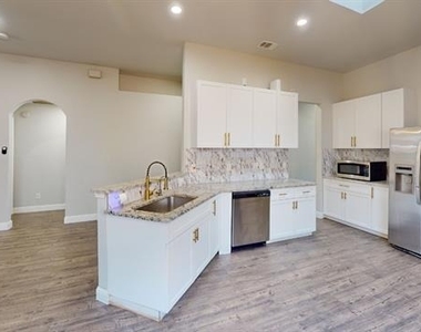 3312 Woodberry Lane - Photo Thumbnail 3