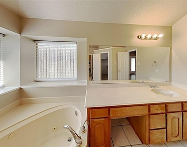 643 Big Oak Court - Photo Thumbnail 12