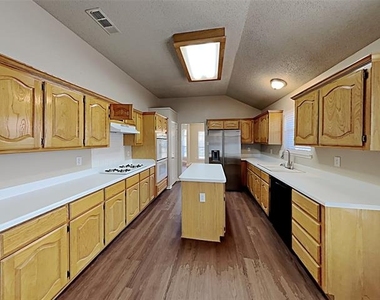 643 Big Oak Court - Photo Thumbnail 3