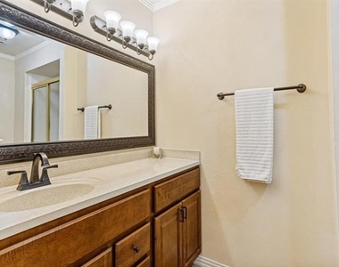 2634 Duchess Drive - Photo Thumbnail 7