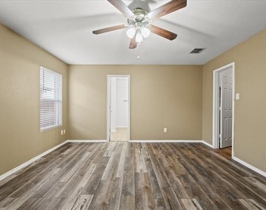2743 Hacienda Lake Drive - Photo Thumbnail 15