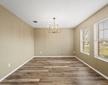 2743 Hacienda Lake Drive - Photo Thumbnail 6