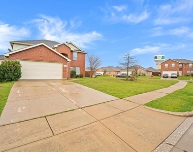 2743 Hacienda Lake Drive - Photo Thumbnail 2