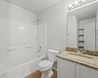 2743 Hacienda Lake Drive - Photo Thumbnail 22