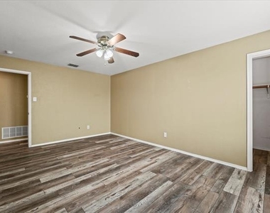 2743 Hacienda Lake Drive - Photo Thumbnail 24