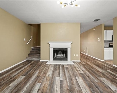 2743 Hacienda Lake Drive - Photo Thumbnail 12