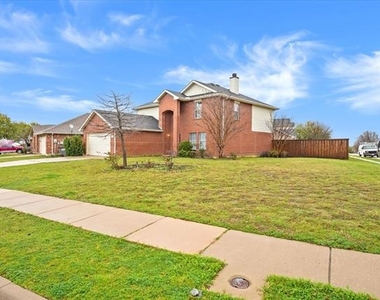 2743 Hacienda Lake Drive - Photo Thumbnail 1