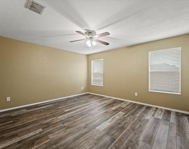 2743 Hacienda Lake Drive - Photo Thumbnail 25