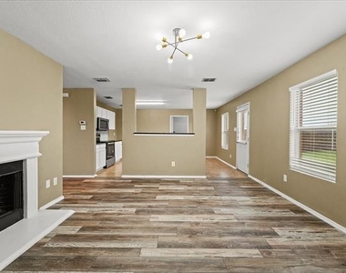 2743 Hacienda Lake Drive - Photo Thumbnail 8