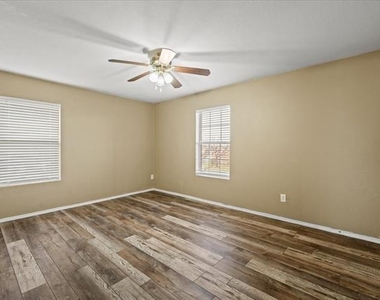 2743 Hacienda Lake Drive - Photo Thumbnail 20