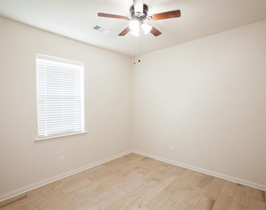 128 Tennyson Street - Photo Thumbnail 17