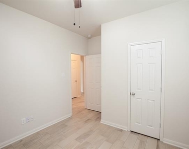 128 Tennyson Street - Photo Thumbnail 18