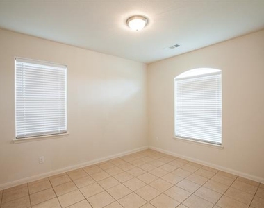 128 Tennyson Street - Photo Thumbnail 26