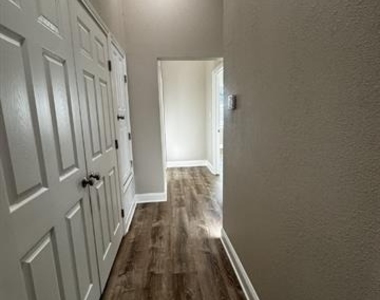 939 W Frey Street - Photo Thumbnail 11