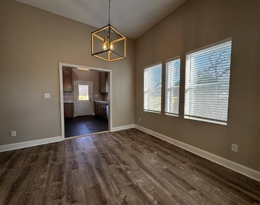 939 W Frey Street - Photo Thumbnail 3