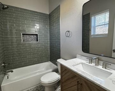 939 W Frey Street - Photo Thumbnail 12