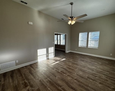 939 W Frey Street - Photo Thumbnail 1